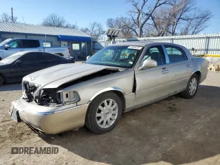 2009 Lincoln Town Car Signature Limited z VIN 2LNHM82V89X631460, wystawiony jako Copart lot #43060235 z przebiegiem 80 418 mil mil oraz Szkoda całkowita • Salvage title. Historia ofert i sprzedaży dostępna na DreamBid. Obrazek 1.