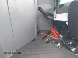 2020 Ford Transit Cargo z VIN 1FTBR1C82LKA61834, wystawiony jako IAAI lot #37802870 z przebiegiem Nie podano mil oraz . Historia ofert i sprzedaży dostępna na DreamBid. Obrazek 8.