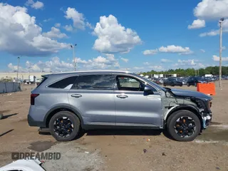 2024 Kia Sorento S z VIN 5XYRL4JC1RG265371, wystawiony jako IAAI lot #40450437 z przebiegiem 14 620 mil mil oraz . Historia ofert i sprzedaży dostępna na DreamBid. Obrazek 13.