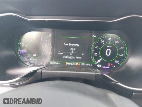 2020 Ford Mustang EcoBoost z VIN 1FATP8UH8L5106720, wystawiony jako IAAI lot #42128952 z przebiegiem 102 234 mil mil oraz . Historia ofert i sprzedaży dostępna na DreamBid. Obrazek 7.