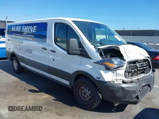 2019 Ford Transit z VIN 1FTYR2YM2KKA85216, wystawiony jako IAAI lot #42207747 z przebiegiem 106 304 mil mil oraz . Historia ofert i sprzedaży dostępna na DreamBid. Obrazek 1.