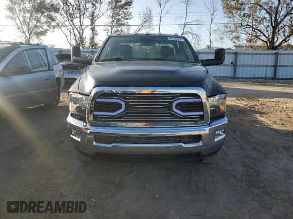2018 Ram 3500 Tradesman z VIN 3C7WRTCL3JG398103, wystawiony jako Copart lot #78755214 z przebiegiem 259 264 mil mil oraz Czysty tytuł • Clean title. Historia ofert i sprzedaży dostępna na DreamBid. Obrazek 5.