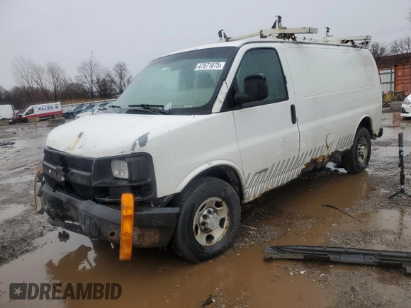 2003 Chevrolet Express Cargo z VIN 1GCHG35UX31215671, wystawiony jako Copart lot #47571675 z przebiegiem Nie podano mil oraz Szkoda całkowita • Salvage title. Historia ofert i sprzedaży dostępna na DreamBid. Obrazek 1.