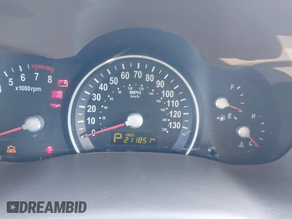 2014 Kia Sedona LX with VIN KNDMG4C7XE6586613, listed as a IAAI auction lot 41597187 with 211,851 mi miles. Bid and sale history available at carsss.com. Image 7.