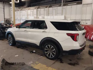 2022 Ford Explorer ST-Line with VIN 1FMSK8KHXNGB57162, listed as a IAAI auction lot 41491271 with 57,712 mi miles. Bid and sale history available at carsss.com. Image 3.