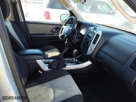 2005 Mercury Mariner Luxury with VIN 4M2YU57155DJ07235, listed as a IAAI auction lot 40687176 with 193,237 mi miles. Bid and sale history available at carsss.com. Image 5.