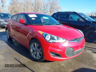 2016 Hyundai Veloster z VIN KMHTC6AD1GU260219, wystawiony jako IAAI lot #41114806 z przebiegiem 128 000 mil mil oraz . Historia ofert i sprzedaży dostępna na DreamBid. Obrazek 1.