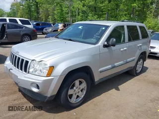 2007 Jeep Grand Cherokee Laredo with VIN 1J8GS48K47C516272, listed as a IAAI auction lot 42155035 with 181,132 mi miles. Bid and sale history available at carsss.com. Image 2.