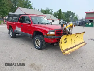 2000 Dodge Dakota Sport z VIN 1B7GG22N6YS787745, wystawiony jako IAAI lot #42494500 z przebiegiem 130 201 mil mil oraz . Historia ofert i sprzedaży dostępna na DreamBid. Obrazek 1.