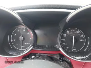 2020 Alfa Romeo Giulia z VIN ZARFAMAN2L7624764, wystawiony jako IAAI lot #41623824 z przebiegiem Nie podano mil oraz . Historia ofert i sprzedaży dostępna na DreamBid. Obrazek 7.