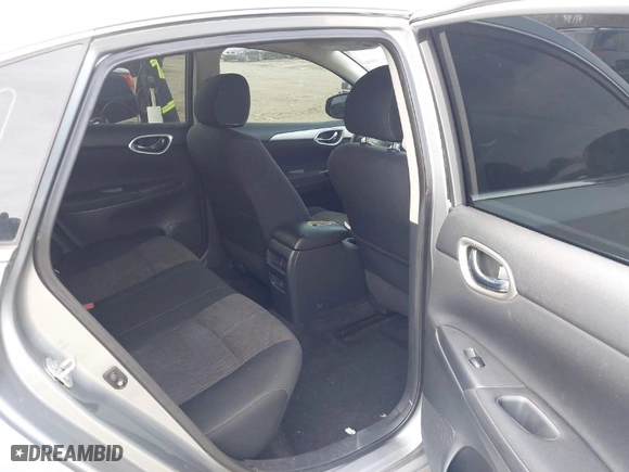 2014 Nissan Sentra SV with VIN 3N1AB7AP0EY340168, listed as a IAAI auction lot 41915292 with 141,702 mi miles. Bid and sale history available at carsss.com. Image 8.