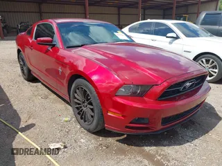 2014 Ford Mustang V6 z VIN 1ZVBP8AM8E5297868, wystawiony jako IAAI lot #42559686 z przebiegiem 201 509 mil mil oraz . Historia ofert i sprzedaży dostępna na DreamBid. Obrazek 1.