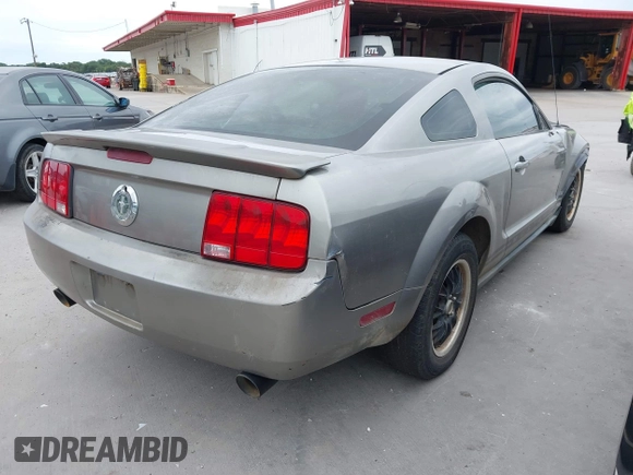 2008 Ford Mustang Deluxe with VIN 1ZVHT80N485143307, listed as a IAAI auction lot 42661093 with 155,133 mi miles and . Bid and sale history available at DreamBid. Image 4.