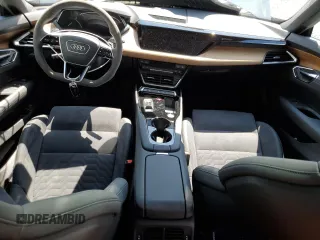 2023 Audi e-tron GT Premium Plus z VIN WAUFJBFW2P7003754, wystawiony jako Copart lot #53279094 z przebiegiem 7286 mil mil oraz . Historia ofert i sprzedaży dostępna na DreamBid. Obrazek 8.