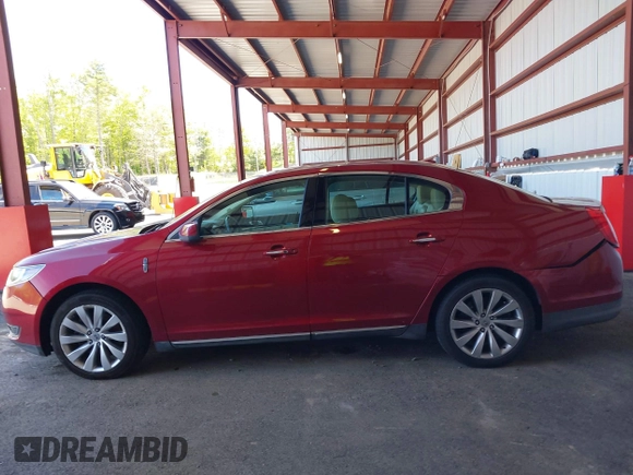 2014 Lincoln MKS z VIN 1LNHL9DK0EG606497, wystawiony jako IAAI lot #42279603 z przebiegiem 129 972 mil mil oraz . Historia ofert i sprzedaży dostępna na DreamBid. Obrazek 14.