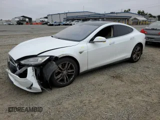 2013 Tesla Model S с VIN 5YJSA1DNXDFP21418, выставлен на аукционе Copart как лот 59131655 с пробегом 106 428 миль миль и Списание • Salvage title. История ставок и продаж доступна на DreamBid. Изображение 1.