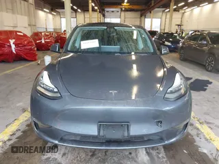2020 Tesla Model Y Long Range z VIN 5YJYGDEE8LF008945, wystawiony jako IAAI lot #41185905 z przebiegiem 31 916 mil mil oraz . Historia ofert i sprzedaży dostępna na DreamBid. Obrazek 12.