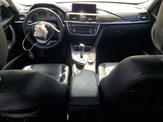 2014 BMW 3 Series 328i z VIN WBA3A5G51ENP27213, wystawiony jako Copart lot #56988805 z przebiegiem 122 517 mil mil oraz Szkoda całkowita • Salvage title. Historia ofert i sprzedaży dostępna na DreamBid. Obrazek 8.