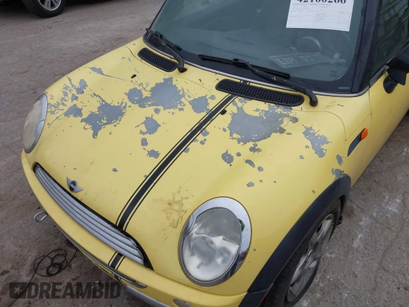 2002 MINI Hardtop with VIN WMWRC33452TC34781, listed as a IAAI auction lot 42100266 with 186,263 mi miles and . Bid and sale history available at DreamBid. Image 14.
