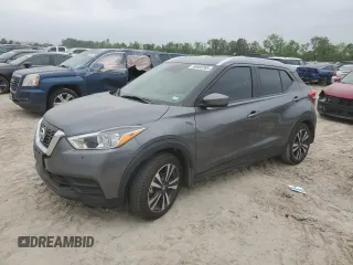 2020 Nissan Kicks SV z VIN 3N1CP5CV7LL483834, wystawiony jako Copart lot #50983285 z przebiegiem 142 392 mil mil oraz Czysty tytuł • Clean title. Historia ofert i sprzedaży dostępna na DreamBid. Obrazek 1.