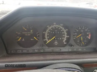 1992 Mercedes-Benz 300 E with VIN WDBEA30DXNB638841, listed as a Copart auction lot 87110814 with 87,201 mi miles and Clean Title. Bid and sale history available at carsss.com. Image 9.