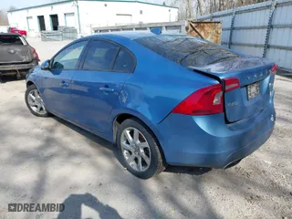 2014 Volvo S60 T5 with VIN YV1612FS4E2272522, listed as a IAAI auction lot 42037924 with 161,350 mi miles. Bid and sale history available at carsss.com. Image 3.