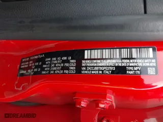 2016 Jeep Renegade Latitude with VIN ZACCJBBT8GPE37813, listed as a IAAI auction lot 41983514 with 83,224 mi miles. Bid and sale history available at carsss.com. Image 9.