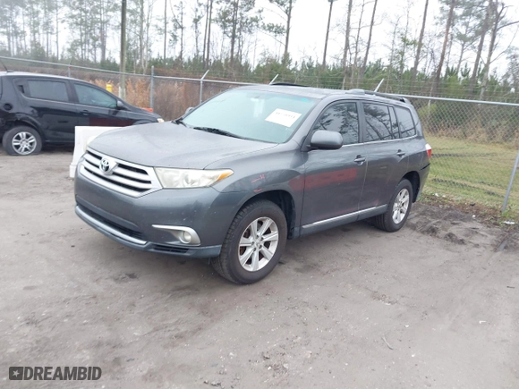 2011 Toyota Highlander with VIN 5TDZK3EH1BS024082, listed as a IAAI auction lot 41558934 with 220,549 mi miles. Bid and sale history available at carsss.com. Image 17.