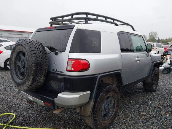 2007 Toyota FJ Cruiser with VIN JTEBU11F570032163, listed as a IAAI auction lot 41999403 with 179,064 mi miles. Bid and sale history available at carsss.com. Image 4.