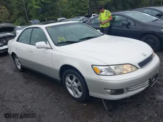 2000 Lexus ES 300 with VIN JT8BF28G3Y0246877, listed as a IAAI auction lot 40365916 with 153,569 mi miles. Bid and sale history available at carsss.com. Image 1.