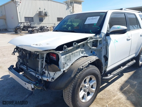 2022 Toyota 4Runner SR5 with VIN JTEEU5JR9N5261301, listed as a IAAI auction lot 41390561 with 36,627 mi miles. Bid and sale history available at carsss.com. Image 6.