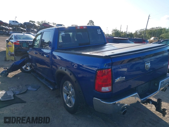 2017 Ram 1500 Big Horn z VIN 3C6RR7LT1HG613738, wystawiony jako IAAI lot #42263410 z przebiegiem 168 816 mil mil oraz . Historia ofert i sprzedaży dostępna na DreamBid. Obrazek 3.