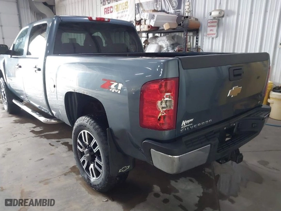 2011 Chevrolet Silverado 2500HD LT with VIN 1GC1KXCG2BF257662, listed as a IAAI auction lot 41577767 with 126,884 mi miles. Bid and sale history available at carsss.com. Image 3.