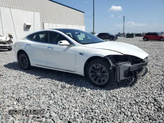 2018 Tesla Model S 75D with VIN 5YJSA1E26JF292682, listed as a Copart auction lot 62767065 with 101,433 mi miles and Salvage title. Bid and sale history available at DreamBid. Image 4.
