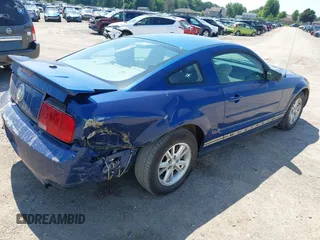 2007 Ford Mustang Deluxe with VIN 1ZVFT80N175341171, listed as a IAAI auction lot 42637888 with 122,279 mi miles and . Bid and sale history available at DreamBid. Image 4.