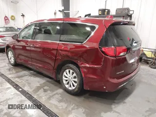 2019 Chrysler Pacifica Touring Plus z VIN 2C4RC1FGXKR706264, wystawiony jako IAAI lot #41483658 z przebiegiem 86 823 mil mil oraz . Historia ofert i sprzedaży dostępna na DreamBid. Obrazek 3.