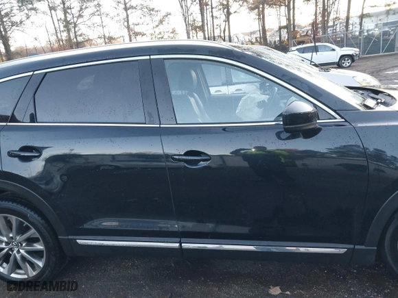 2018 Mazda CX-9 Grand Touring with VIN JM3TCBDY1J0226816, listed as a IAAI auction lot 41090655 with 99,320 mi miles. Bid and sale history available at carsss.com. Image 13.