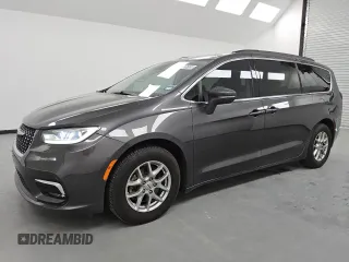 2021 Chrysler Pacifica Touring with VIN 2C4RC1FG6MR587566, listed as a Copart auction lot 49325105 with 97,447 mi miles and Clean title. Bid and sale history available at DreamBid. Image 1.