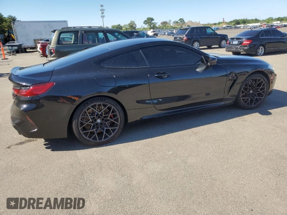 2022 BMW M8 Competition z VIN WBSAE0C08NCK00673, wystawiony jako Copart lot #61285334 z przebiegiem Nie podano mil oraz Szkoda całkowita • Salvage title. Historia ofert i sprzedaży dostępna na DreamBid. Obrazek 3.