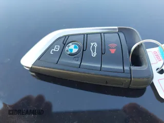 2024 BMW i4 xDrive40 z VIN WBY83FB05RFS69775, wystawiony jako IAAI lot #42079067 z przebiegiem 4 607 mil mil oraz . Historia ofert i sprzedaży dostępna na DreamBid. Obrazek 11.
