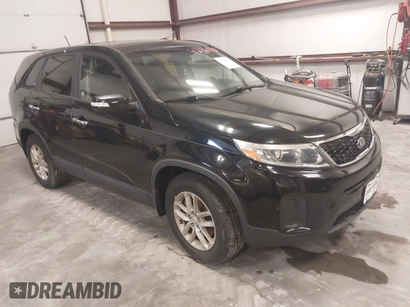2014 Kia Sorento LX z VIN 5XYKT3A60EG479896, wystawiony jako IAAI lot #42360338 z przebiegiem 200 350 mil mil oraz . Historia ofert i sprzedaży dostępna na DreamBid. Obrazek 1.