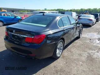 2010 BMW 7 Series 750i xDrive z VIN WBAKC6C50ACL67892, wystawiony jako IAAI lot #42275789 z przebiegiem 168 245 mil mil oraz . Historia ofert i sprzedaży dostępna na DreamBid. Obrazek 4.