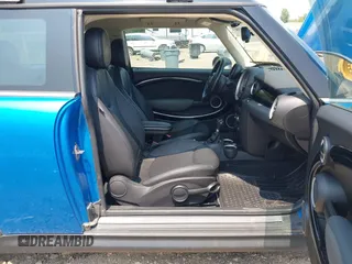 2012 MINI Clubman z VIN WMWZF3C57CT189793, wystawiony jako IAAI lot #42483499 z przebiegiem 77 599 mil mil oraz . Historia ofert i sprzedaży dostępna na DreamBid. Obrazek 5.