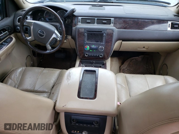 2007 GMC Sierra Denali z VIN 2GTEK638971651761, wystawiony jako Copart lot #73001574 z przebiegiem Nie podano mil oraz Nie do naprawy. Historia ofert i sprzedaży dostępna na DreamBid. Obrazek 8.