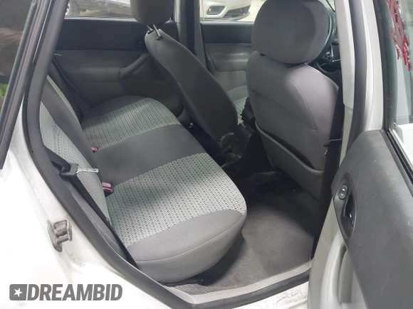 2007 Ford Focus S z VIN 1FAFP34N87W360398, wystawiony jako IAAI lot #42395300 z przebiegiem 96 220 mil mil oraz . Historia ofert i sprzedaży dostępna na DreamBid. Obrazek 8.