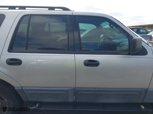 2004 Ford Expedition XLS with VIN 1FMRU13W64LB51765, listed as a IAAI auction lot 41760670 with 84,333 mi miles. Bid and sale history available at carsss.com. Image 14.
