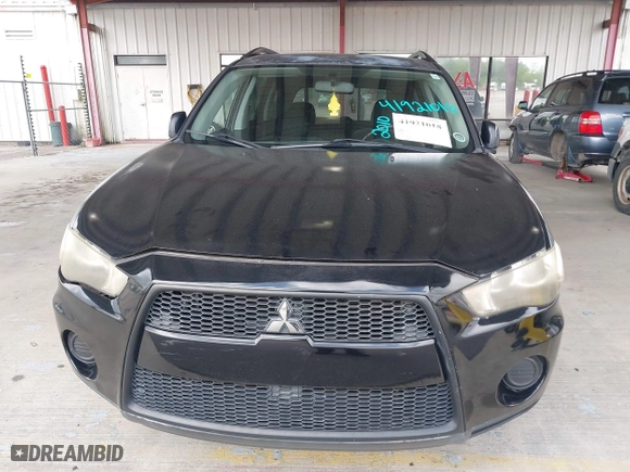 2010 Mitsubishi Outlander ES with VIN JA4AS2AW8AZ014667, listed as a IAAI auction lot 41921018 with 64,626 mi miles. Bid and sale history available at carsss.com. Image 6.