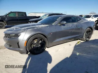 2020 Chevrolet Camaro 1LS z VIN 1G1FB1RX7L0144877, wystawiony jako Copart lot #86010454 z przebiegiem 28 742 mil mil oraz Czysty tytuł • Clean title. Historia ofert i sprzedaży dostępna na DreamBid. Obrazek 1.