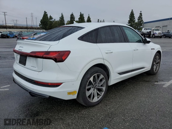 2021 Audi e-tron Sportback Premium Plus z VIN WA12ABGE3MB024414, wystawiony jako Copart lot #69824382 z przebiegiem 24 655 mil mil oraz . Historia ofert i sprzedaży dostępna na DreamBid. Obrazek 3.