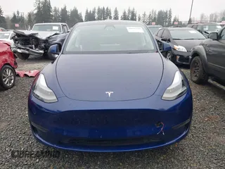2024 Tesla Model Y Long Range with VIN 7SAYGDEE9RF066607, listed as a IAAI auction lot 40895482 with 9,988 mi miles. Bid and sale history available at carsss.com. Image 12.